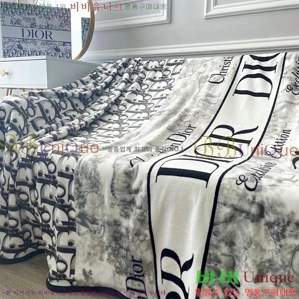 ��� ��� D715004