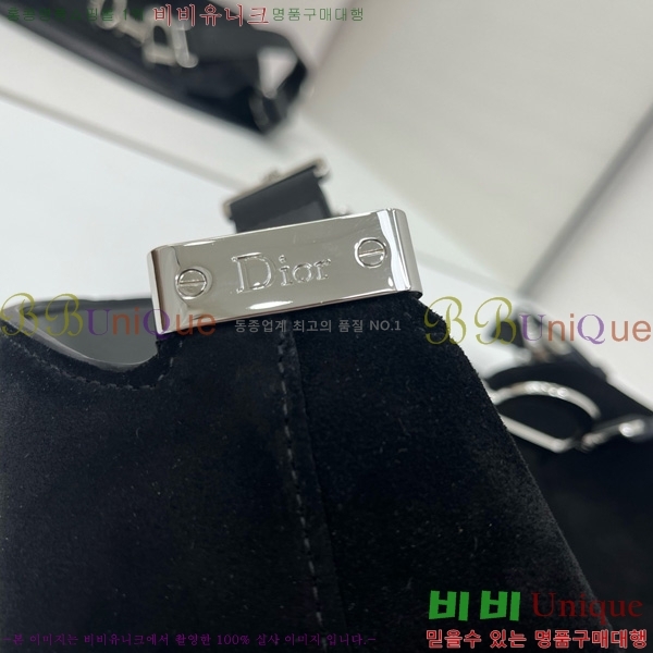 #��� ���ʼ� �ش��� JONATHAN ANDERSON ȣ���� M856325-1